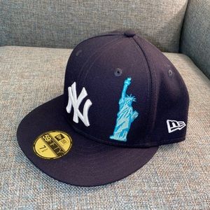 NY Yankees Liberty & Big Apple New Era Fitted Hat